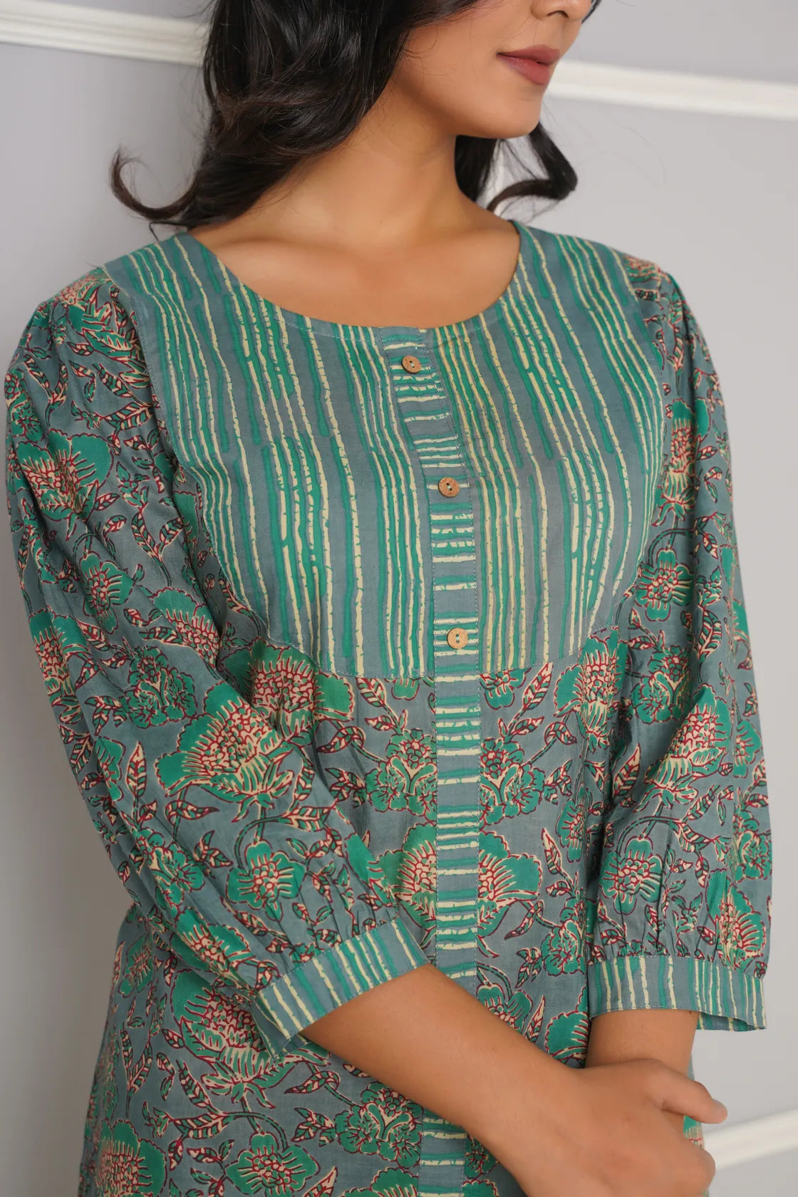 LEAF GREEN MIX PRINTED TOP