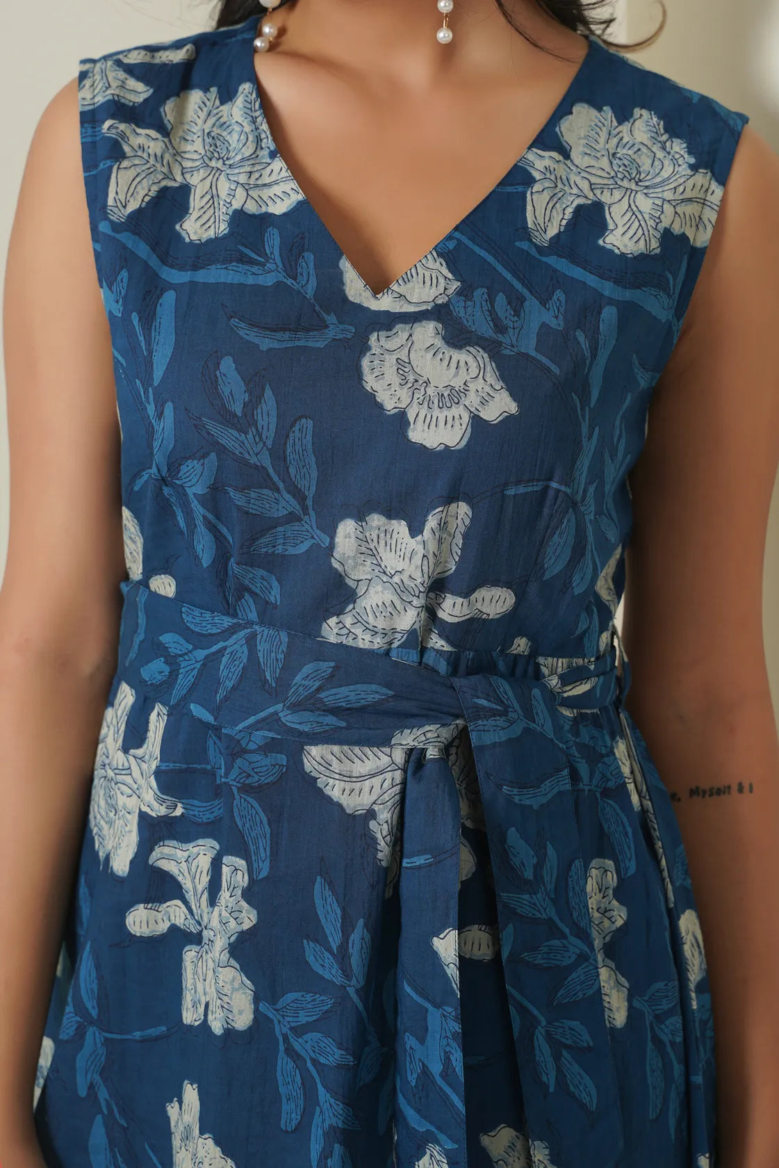 INDIGO FLOWER KNOT DRESS